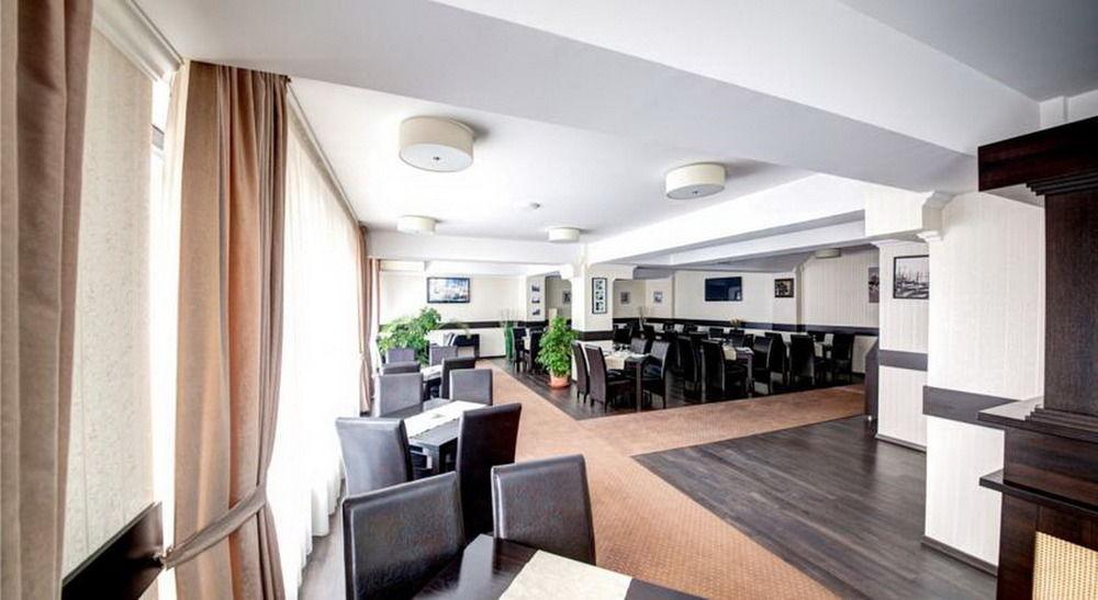 Hotel Pascu Bukares Bagian luar foto