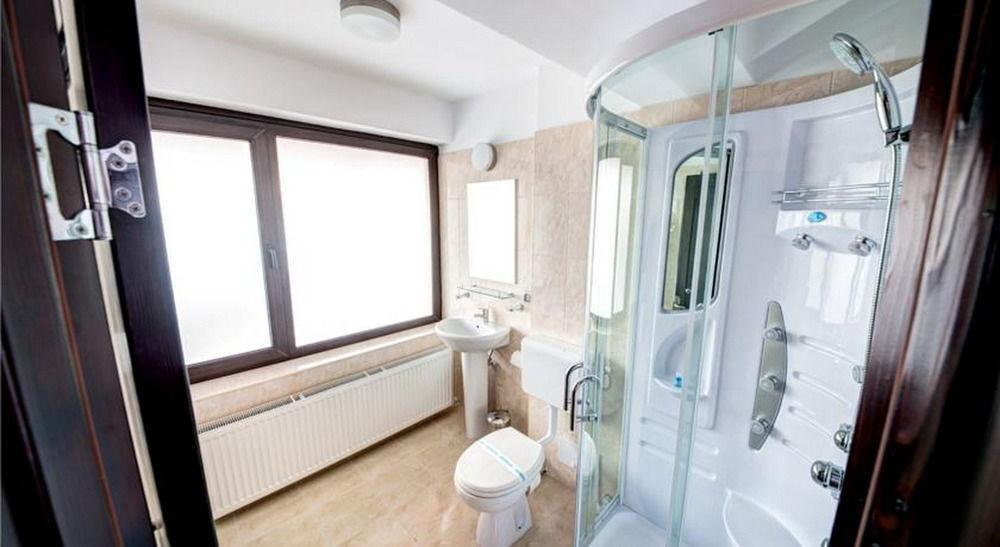 Hotel Pascu Bukares Bagian luar foto