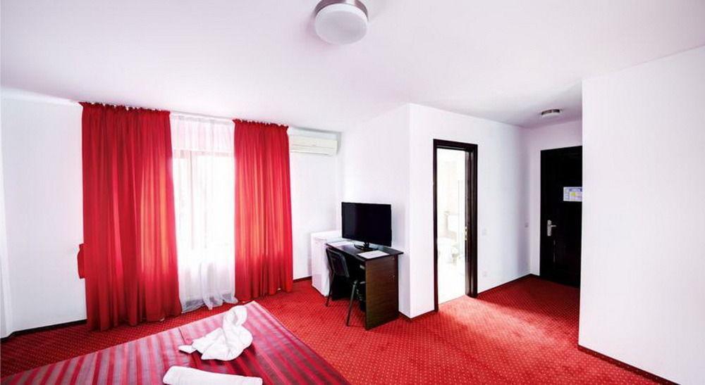 Hotel Pascu Bukares Bagian luar foto