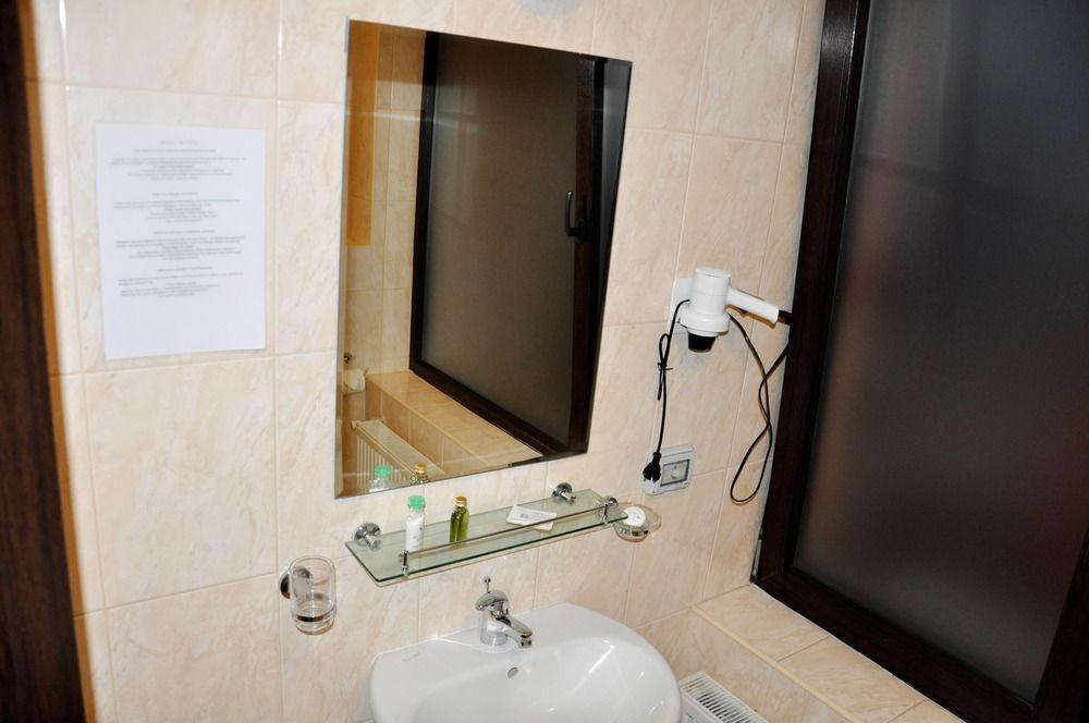 Hotel Pascu Bukares Bagian luar foto