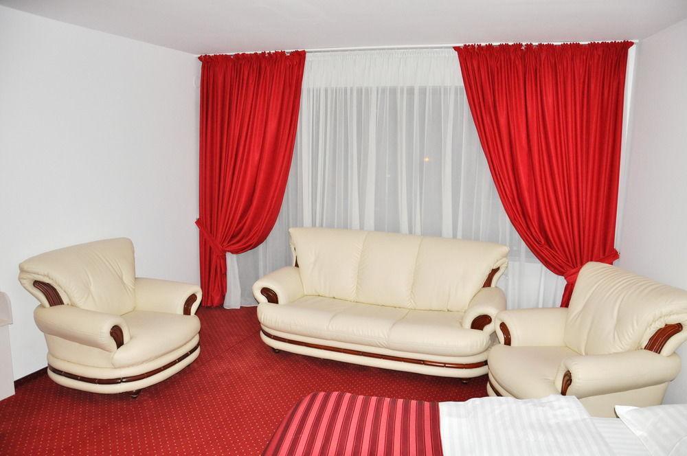 Hotel Pascu Bukares Bagian luar foto